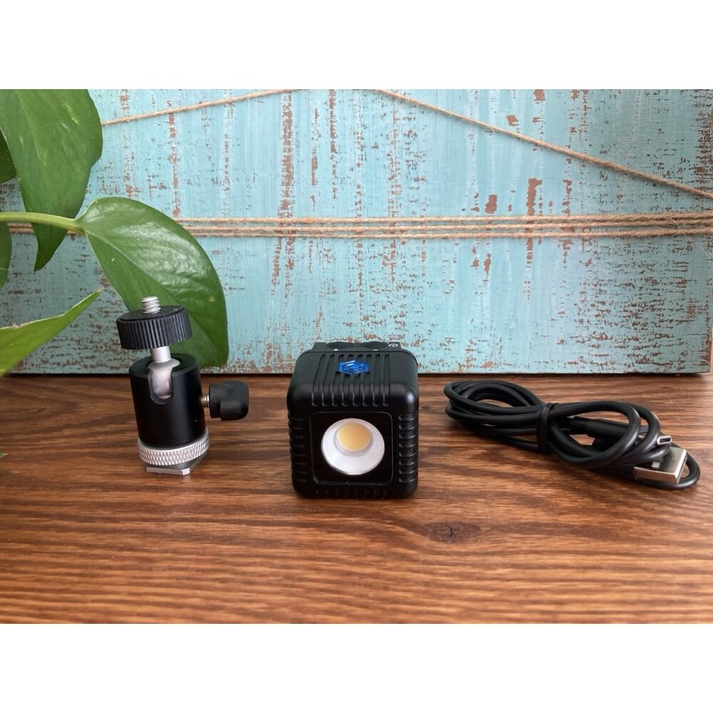 Lume Cube Hot Shoe Mount with Stand & 2.0 LED Portable Adjustable Light